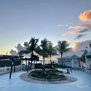 Beautiful Just Steps Away From The Beach! Apartment George Town
